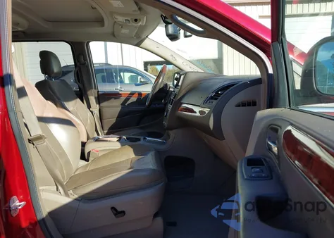 2014 Chrysler Town & Country Limited z USA, uszkodzony, nr VIN 2C4RC1GG0ER113581